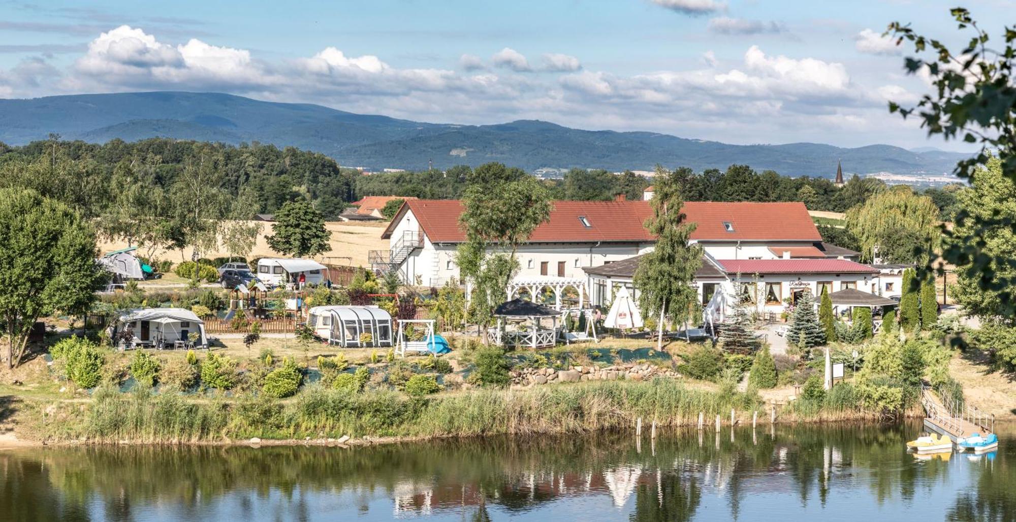 Forteca, Pokoje Goscinne Nad Stawem Dzierżoniów Екстериор снимка